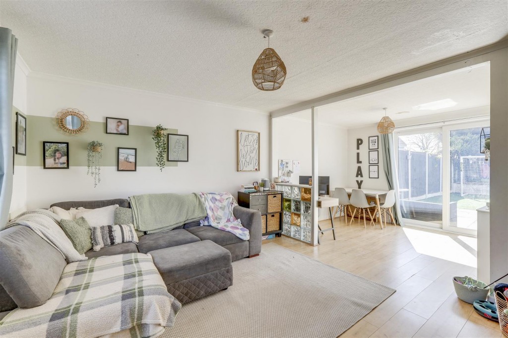 Hoylake Crescent, Broxtowe, Nottinghamshire, NG8 4PX