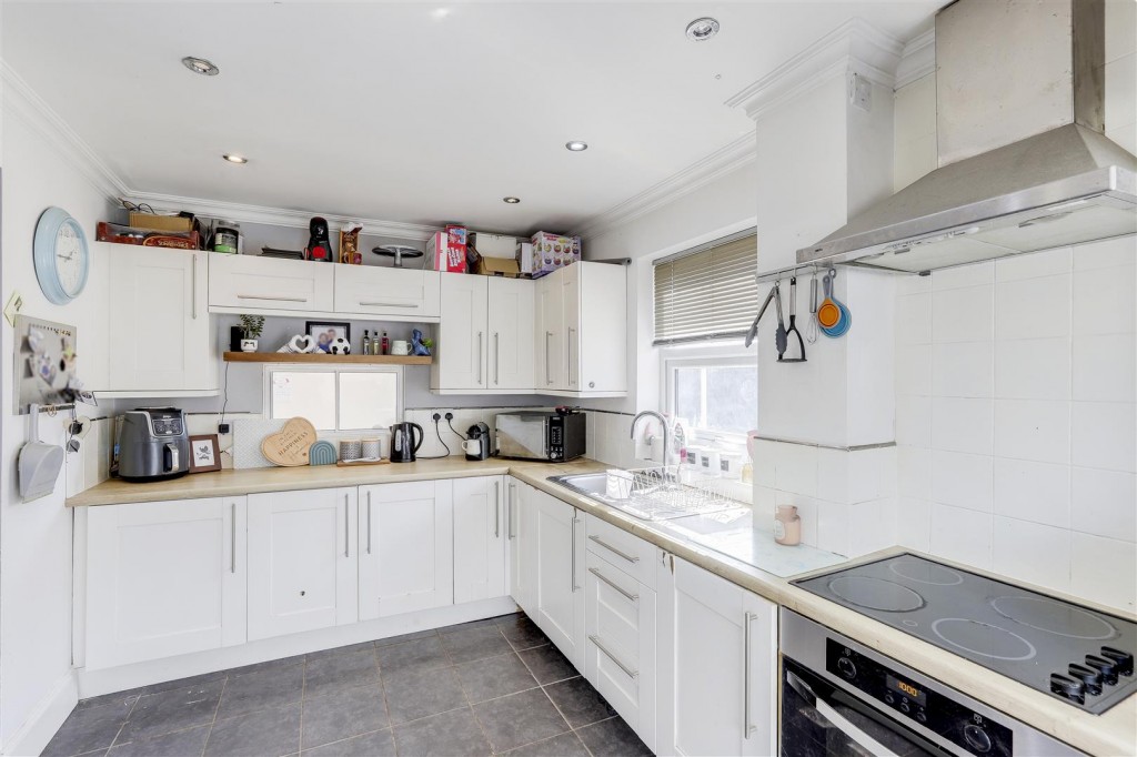 Hoylake Crescent, Broxtowe, Nottinghamshire, NG8 4PX