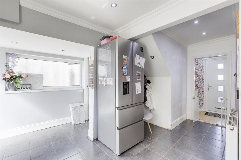 Hoylake Crescent, Broxtowe, Nottinghamshire, NG8 4PX