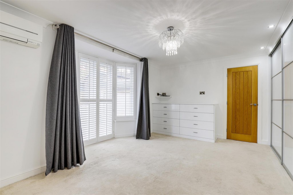 George Road, Carlton, Nottinghamshire, NG4 3AE