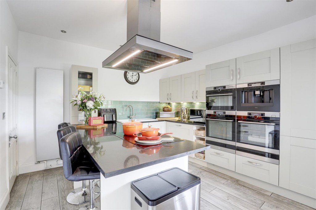 Woodborough Road, Nottinghamshire, NG3 5QQ