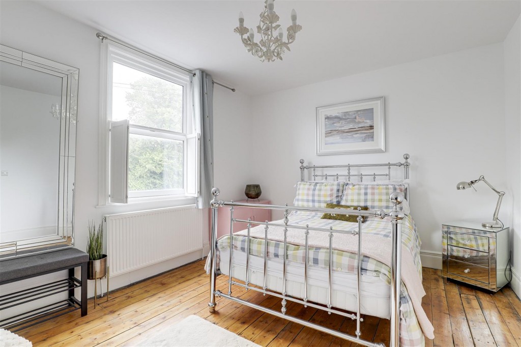 Woodborough Road, Nottinghamshire, NG3 5QQ