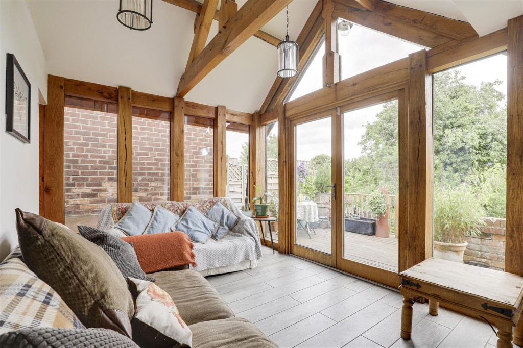 Woodborough Road, Nottinghamshire, NG3 5QQ