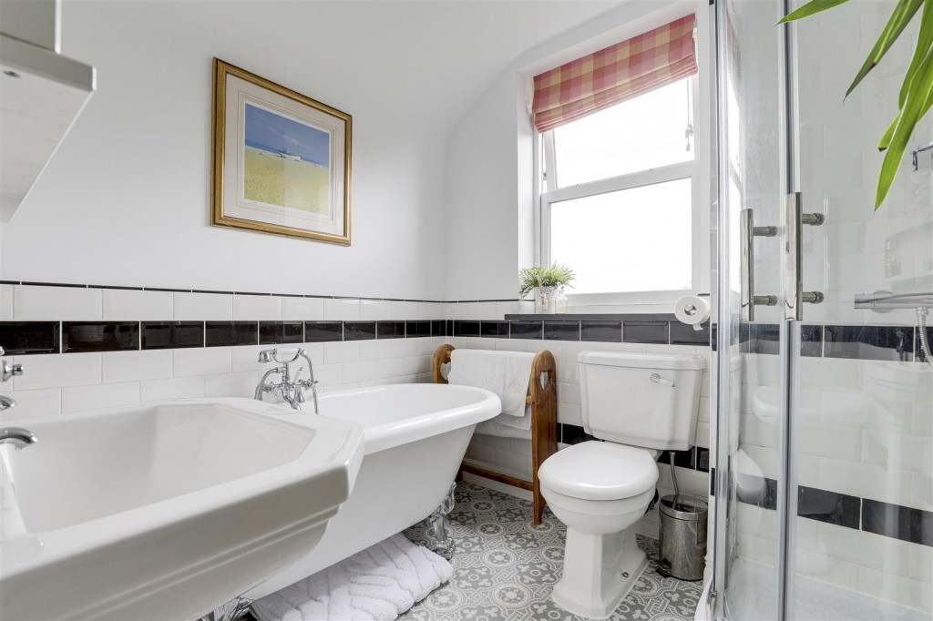 Woodborough Road, Nottinghamshire, NG3 5QQ