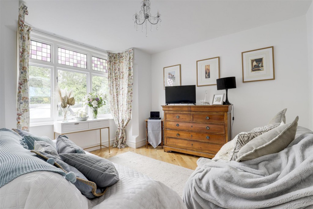 Woodborough Road, Nottinghamshire, NG3 5QQ