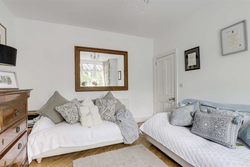 Woodborough Road, Nottinghamshire, NG3 5QQ