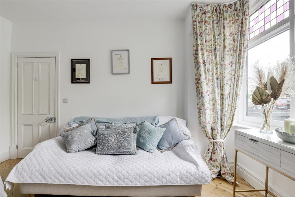 Woodborough Road, Nottinghamshire, NG3 5QQ