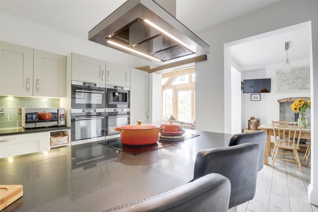 Woodborough Road, Nottinghamshire, NG3 5QQ