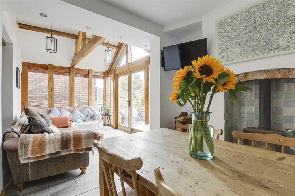 Woodborough Road, Nottinghamshire, NG3 5QQ