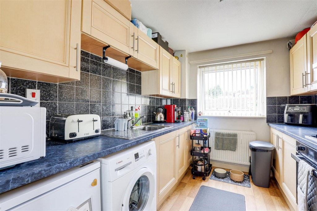 Abbotsbury Close, Rise Park, Nottinghamshire, NG5 5BY