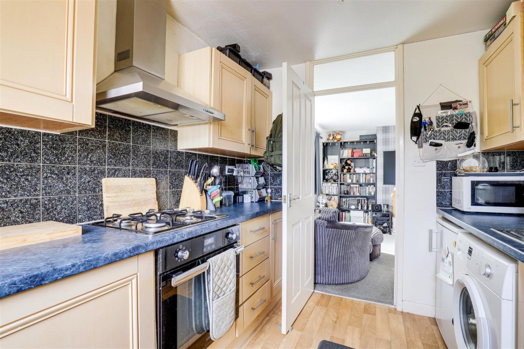Abbotsbury Close, Rise Park, Nottinghamshire, NG5 5BY