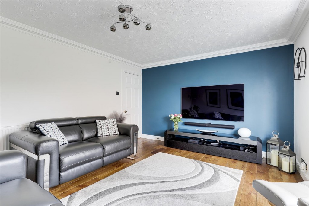 Larch Close, Arnold, Nottinghamshire, NG5 8SB