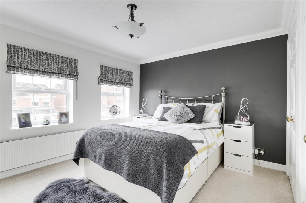 Larch Close, Arnold, Nottinghamshire, NG5 8SB