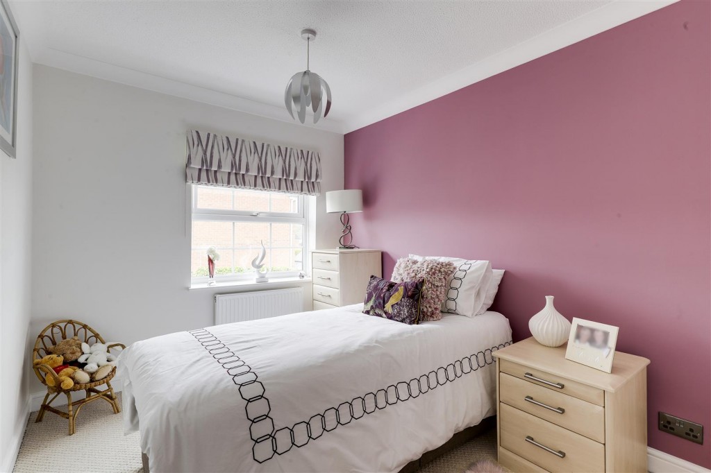 Larch Close, Arnold, Nottinghamshire, NG5 8SB