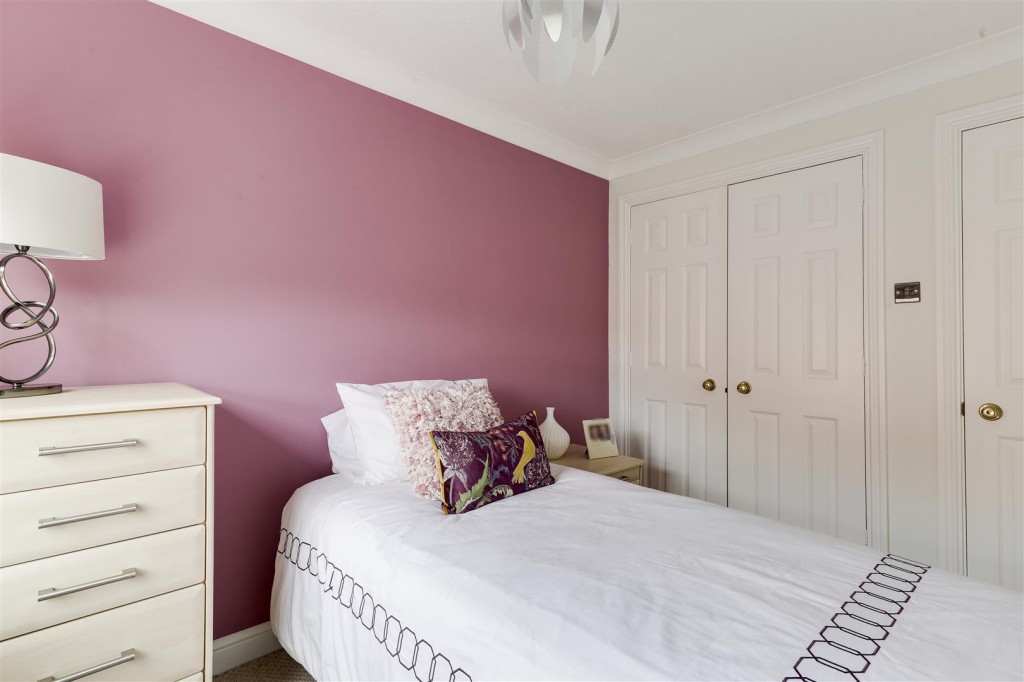 Larch Close, Arnold, Nottinghamshire, NG5 8SB