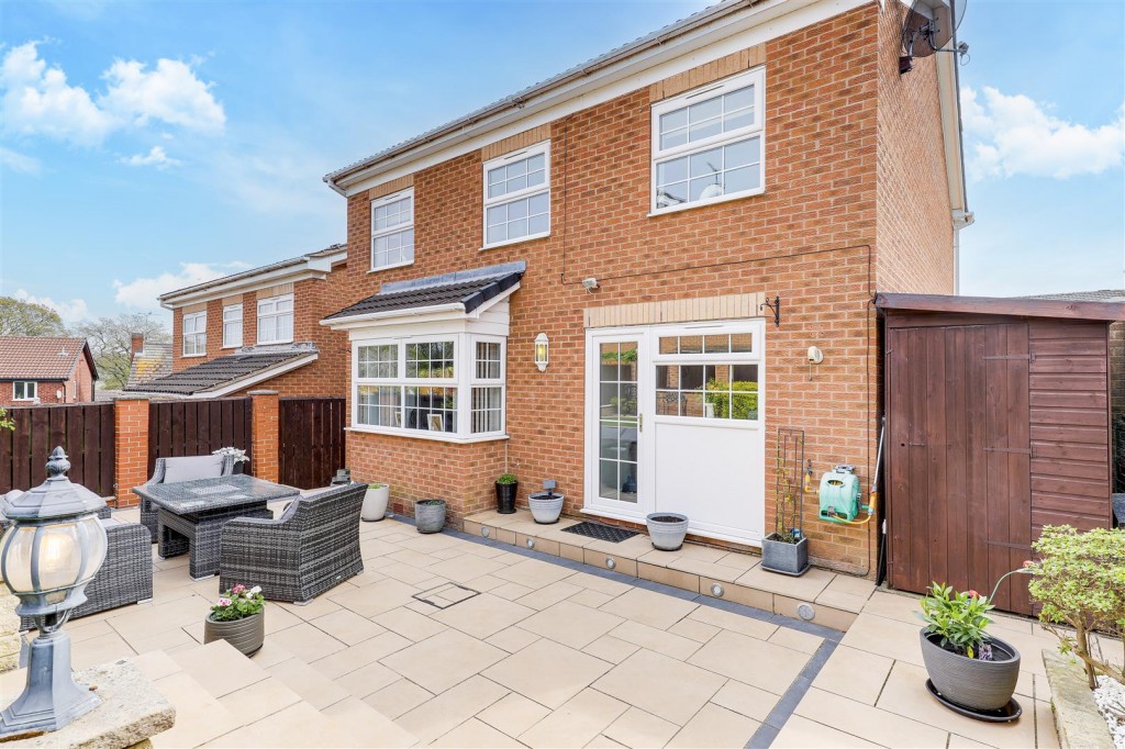 Larch Close, Arnold, Nottinghamshire, NG5 8SB