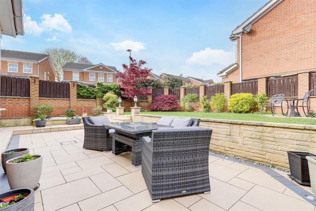 Larch Close, Arnold, Nottinghamshire, NG5 8SB