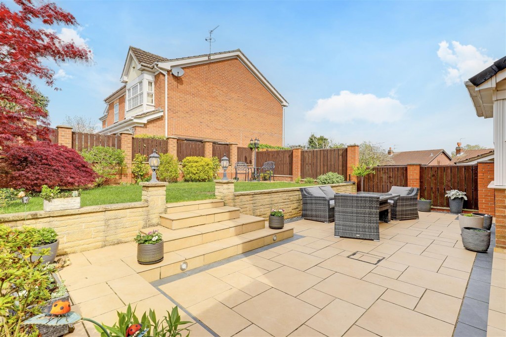 Larch Close, Arnold, Nottinghamshire, NG5 8SB