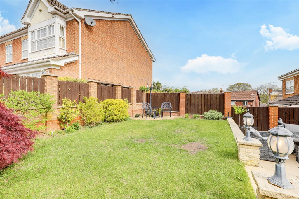 Larch Close, Arnold, Nottinghamshire, NG5 8SB