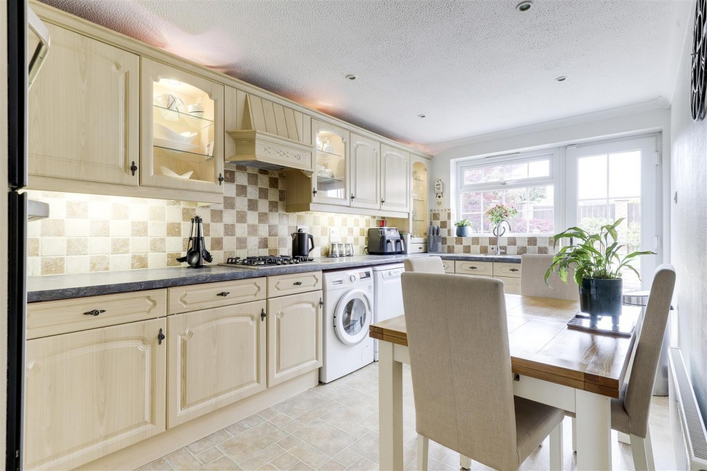 Larch Close, Arnold, Nottinghamshire, NG5 8SB