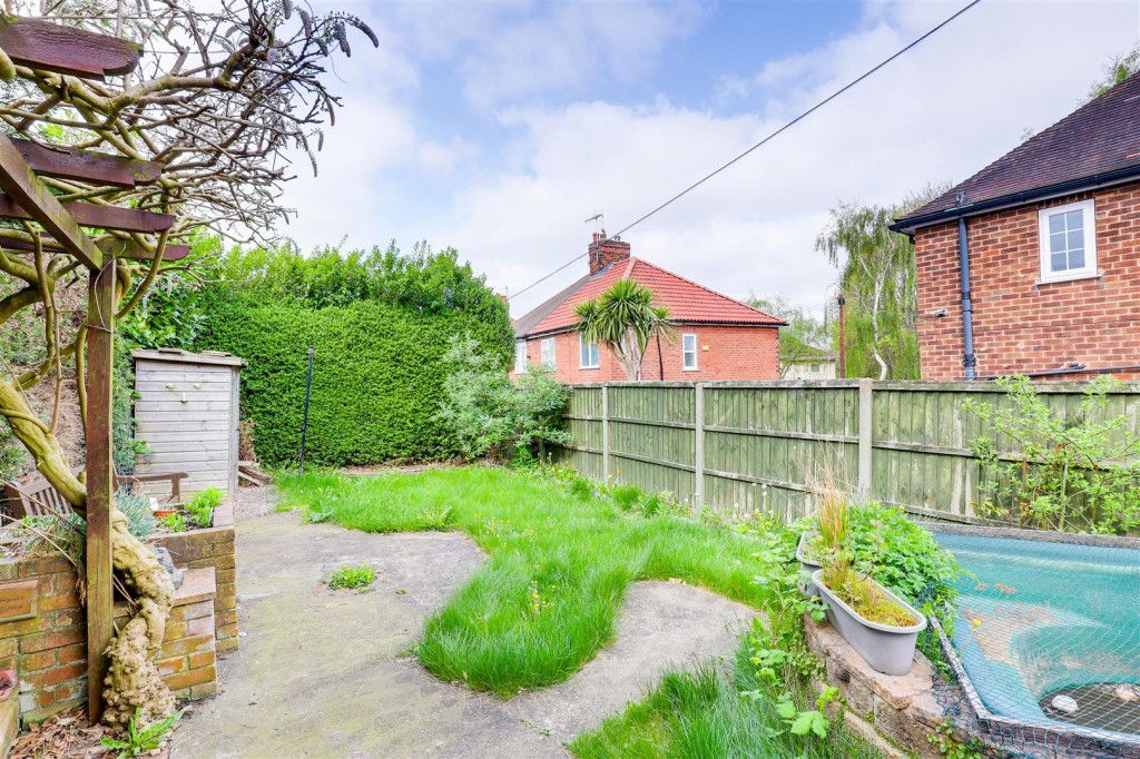 St. Albans Road, Bulwell, Nottingham, NG6 9JX
