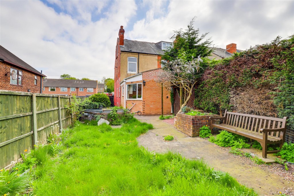 St. Albans Road, Bulwell, Nottingham, NG6 9JX