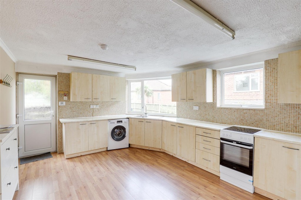 St. Albans Road, Bulwell, Nottingham, NG6 9JX