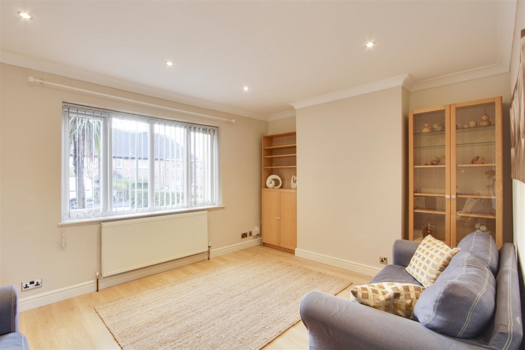 Rosecroft Drive, Daybrook, Nottinghamshire, NG5 6EH