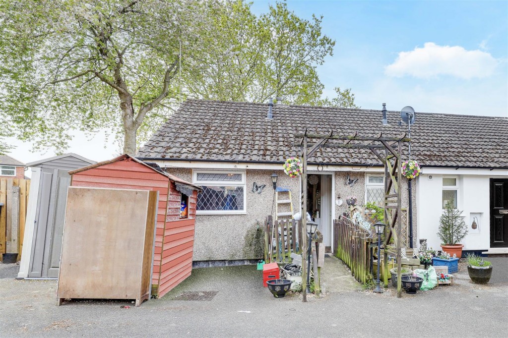 Duchess Gardens, Bulwell, Nottinghamshire, NG6 8JS