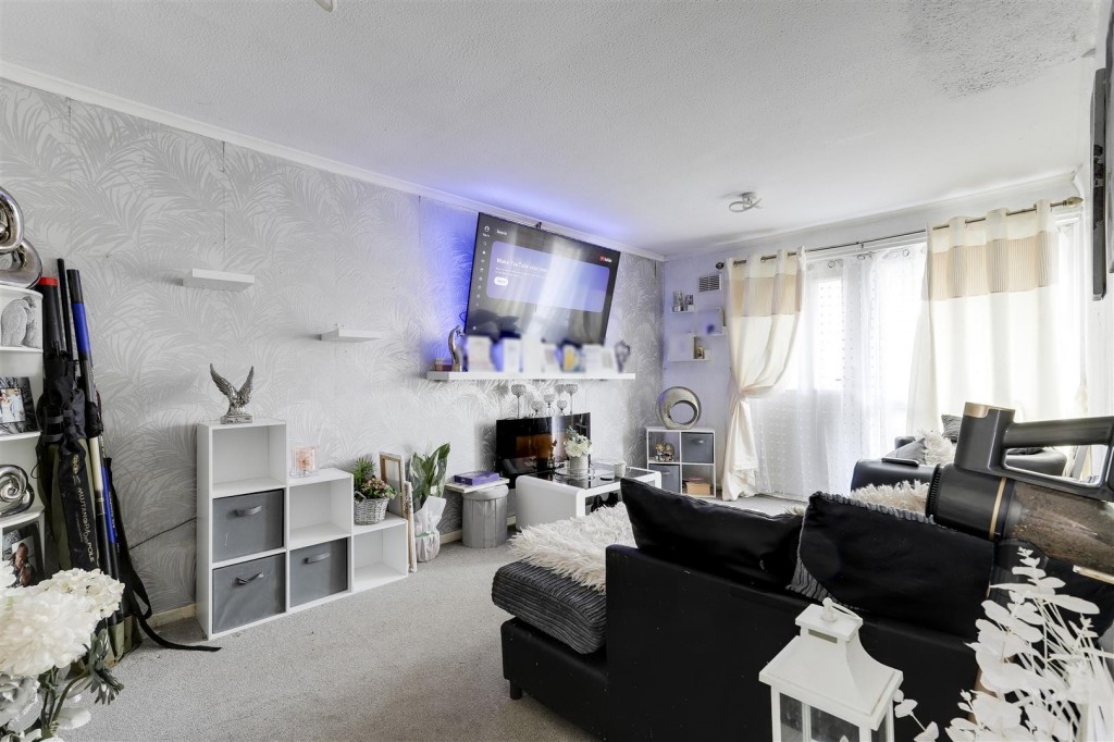 Duchess Gardens, Bulwell, Nottinghamshire, NG6 8JS