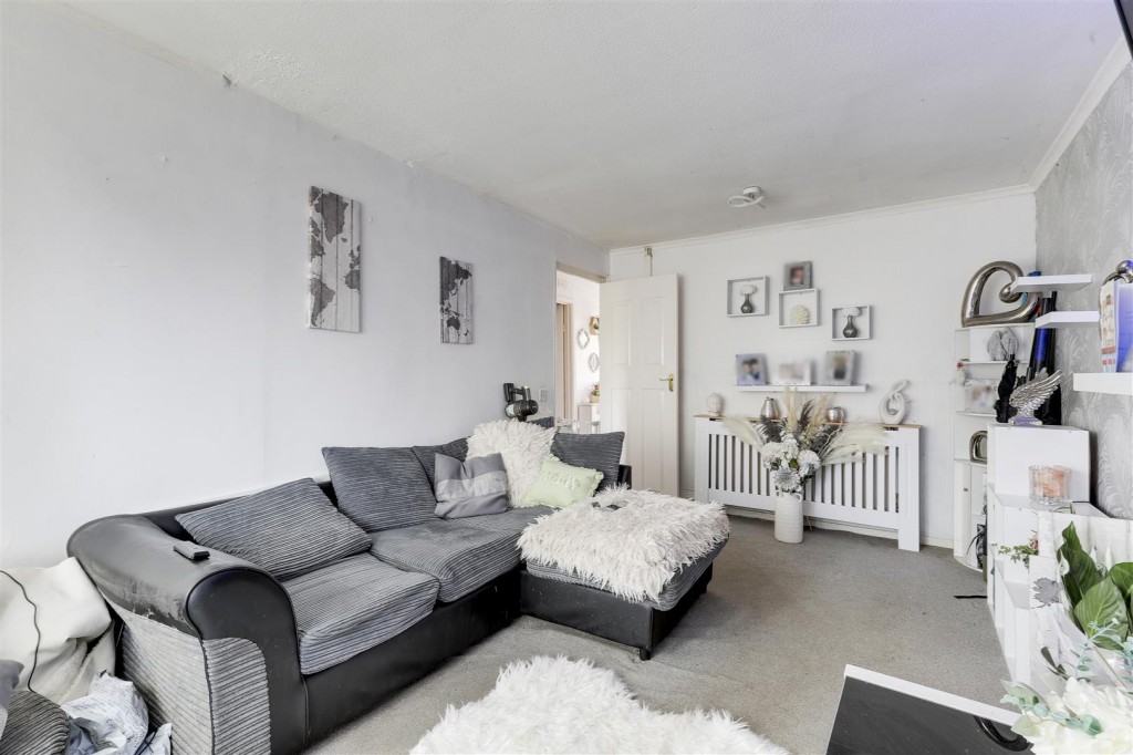 Duchess Gardens, Bulwell, Nottinghamshire, NG6 8JS
