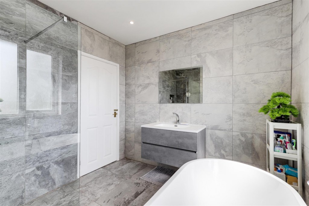 Morley Road, Mapperley, Nottinghamshire, NG3 6LL