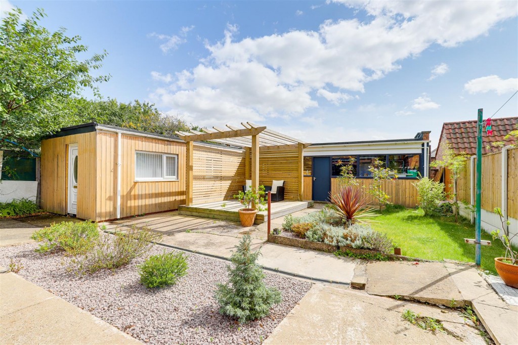 Morley Road, Mapperley, Nottinghamshire, NG3 6LL
