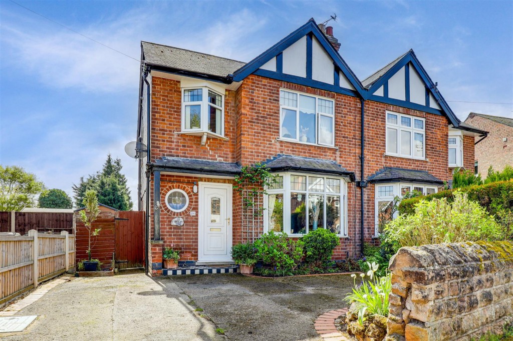 Manor Crescent, Carlton, Nottinghamshire, NG4 3BA