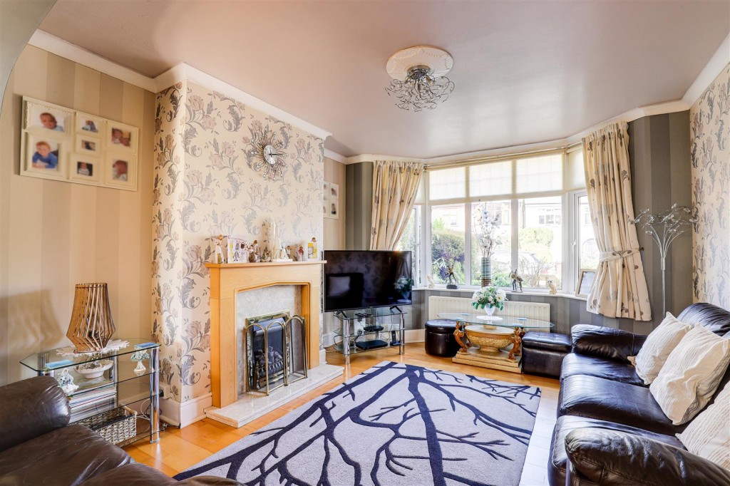 Manor Crescent, Carlton, Nottinghamshire, NG4 3BA