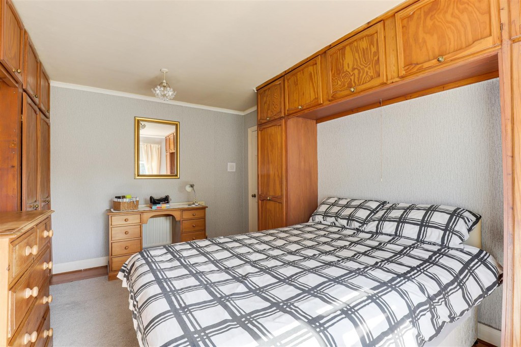 Manor Crescent, Carlton, Nottinghamshire, NG4 3BA