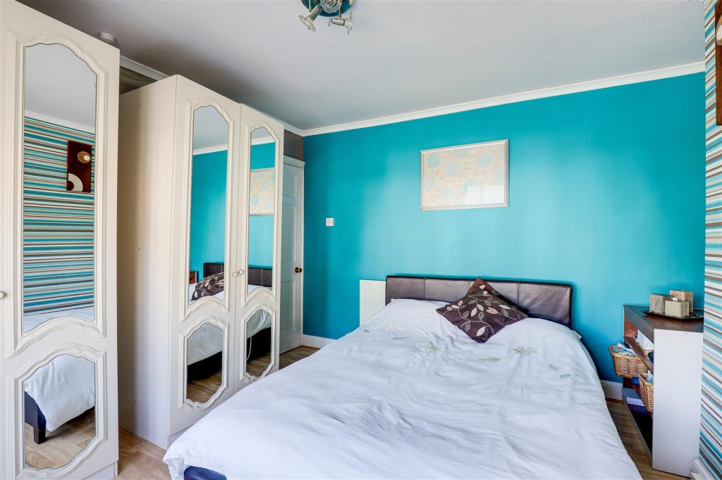 Manor Crescent, Carlton, Nottinghamshire, NG4 3BA