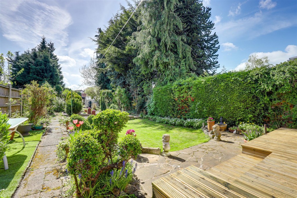 Manor Crescent, Carlton, Nottinghamshire, NG4 3BA