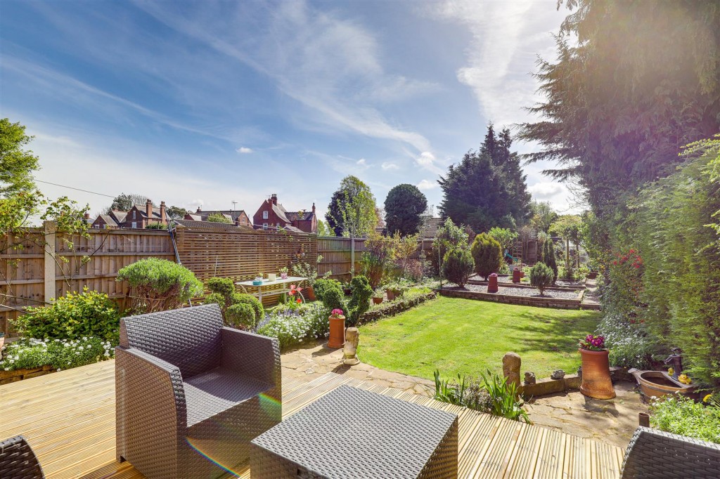 Manor Crescent, Carlton, Nottinghamshire, NG4 3BA