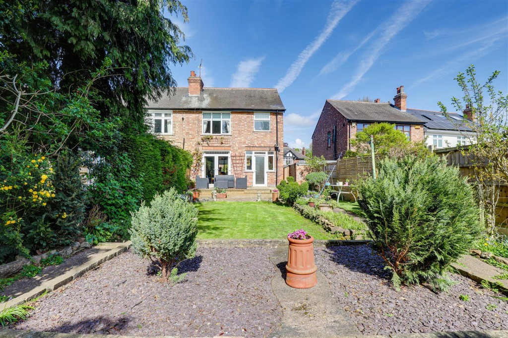 Manor Crescent, Carlton, Nottinghamshire, NG4 3BA
