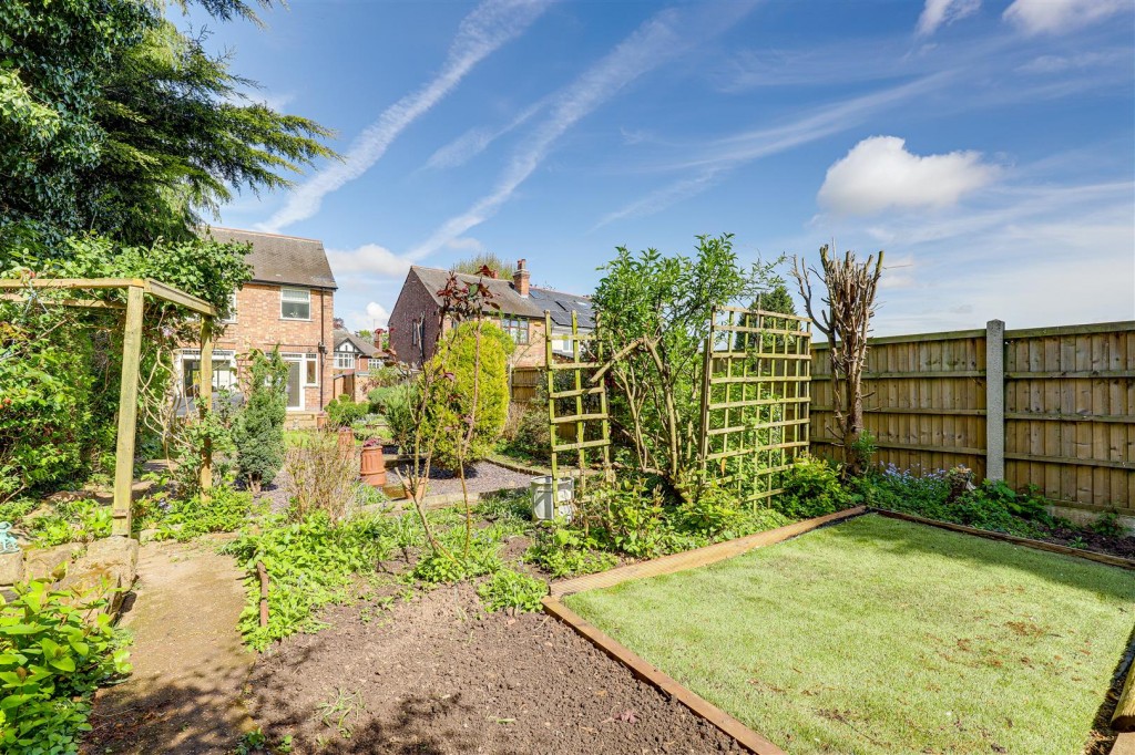 Manor Crescent, Carlton, Nottinghamshire, NG4 3BA