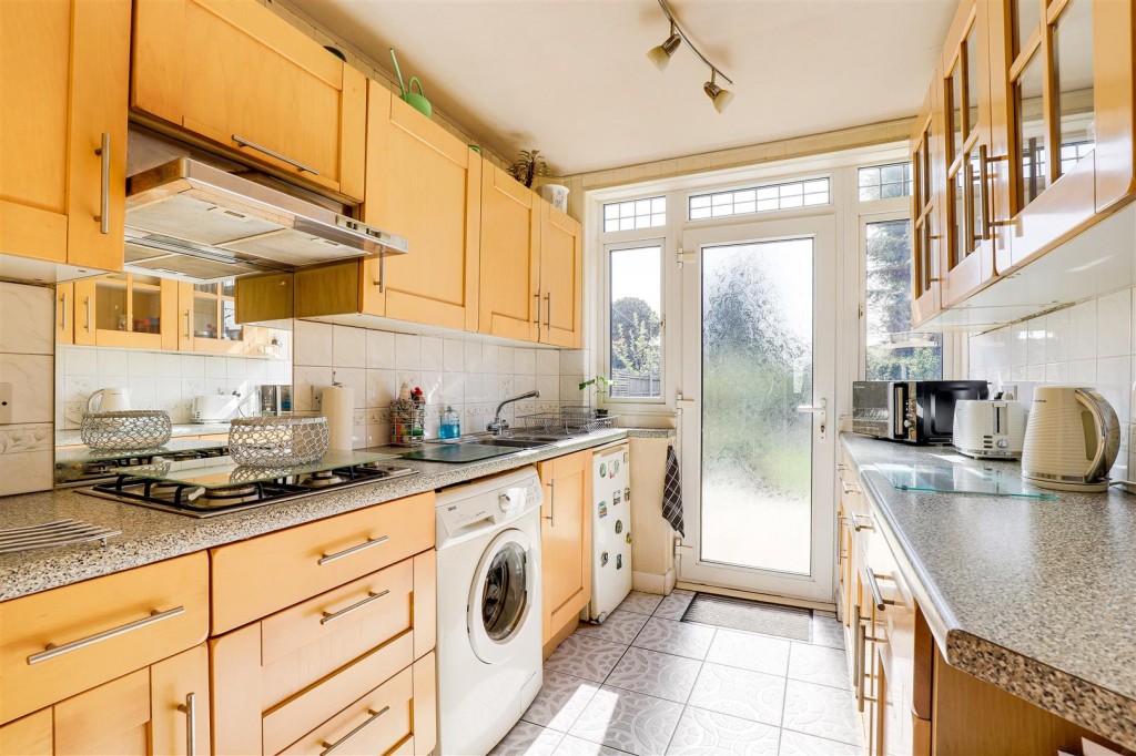 Manor Crescent, Carlton, Nottinghamshire, NG4 3BA