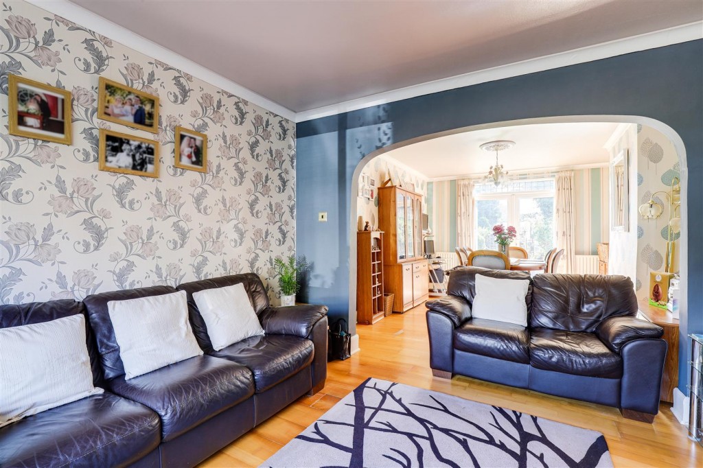 Manor Crescent, Carlton, Nottinghamshire, NG4 3BA