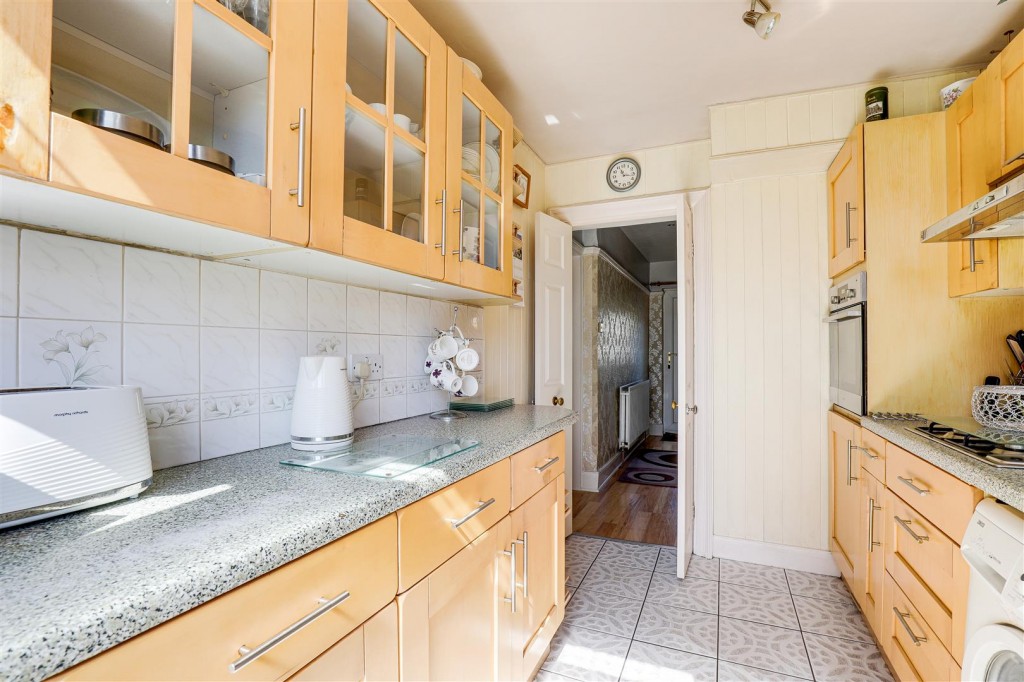 Manor Crescent, Carlton, Nottinghamshire, NG4 3BA