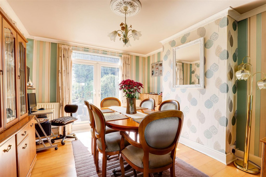 Manor Crescent, Carlton, Nottinghamshire, NG4 3BA