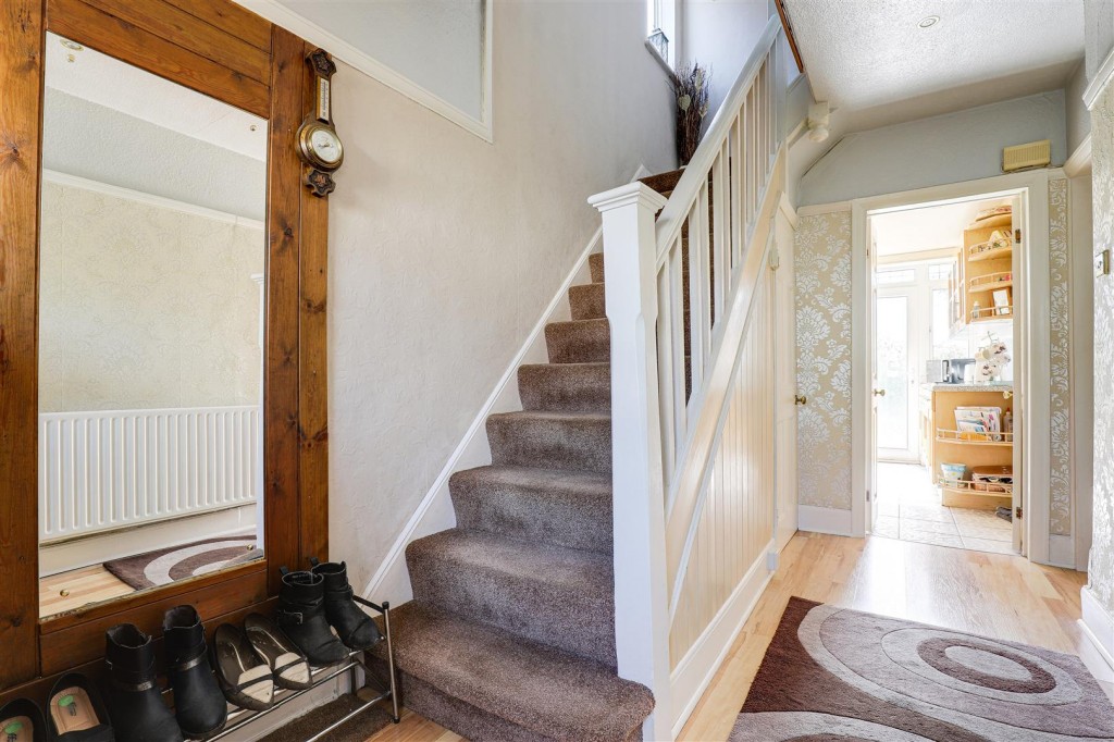 Manor Crescent, Carlton, Nottinghamshire, NG4 3BA