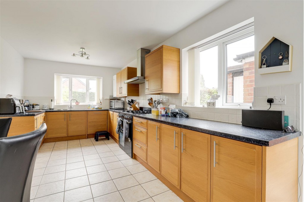 Lowlands Drive, Keyworth, Nottinghamshire, NG12 5HG