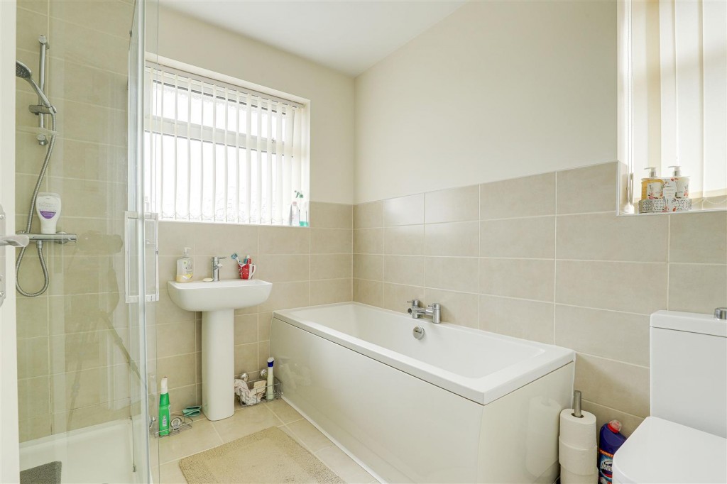 Lowlands Drive, Keyworth, Nottinghamshire, NG12 5HG