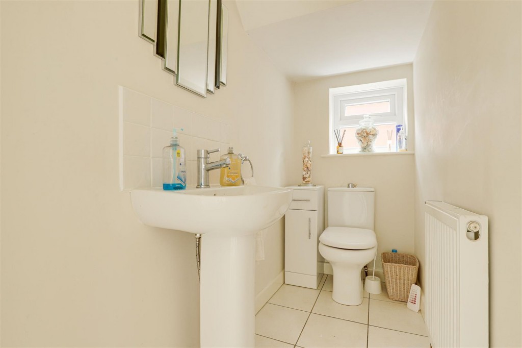 Lowlands Drive, Keyworth, Nottinghamshire, NG12 5HG