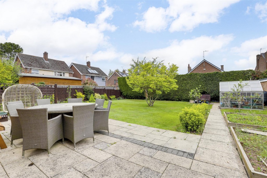 Lowlands Drive, Keyworth, Nottinghamshire, NG12 5HG